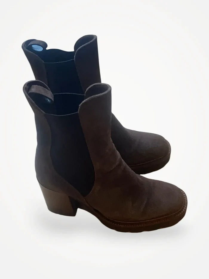 Apair-boots
