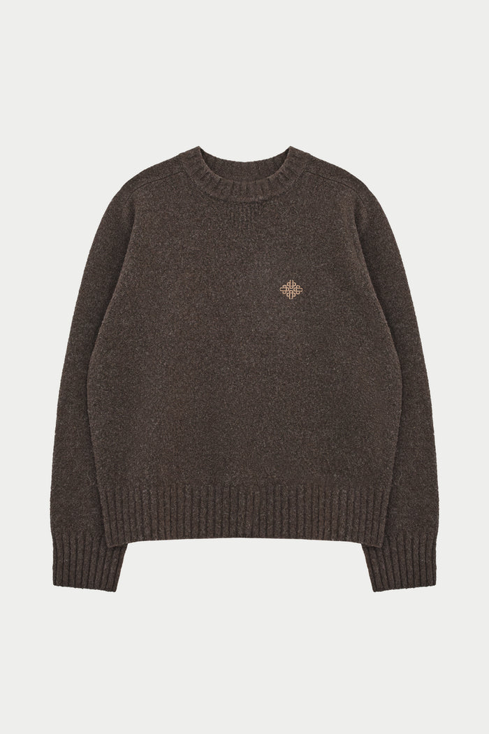 FLUFFY KNIT EMBLEM EMBROIDERED CREW - BROWN